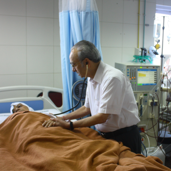 Dr. Gandhi-Kidney Center